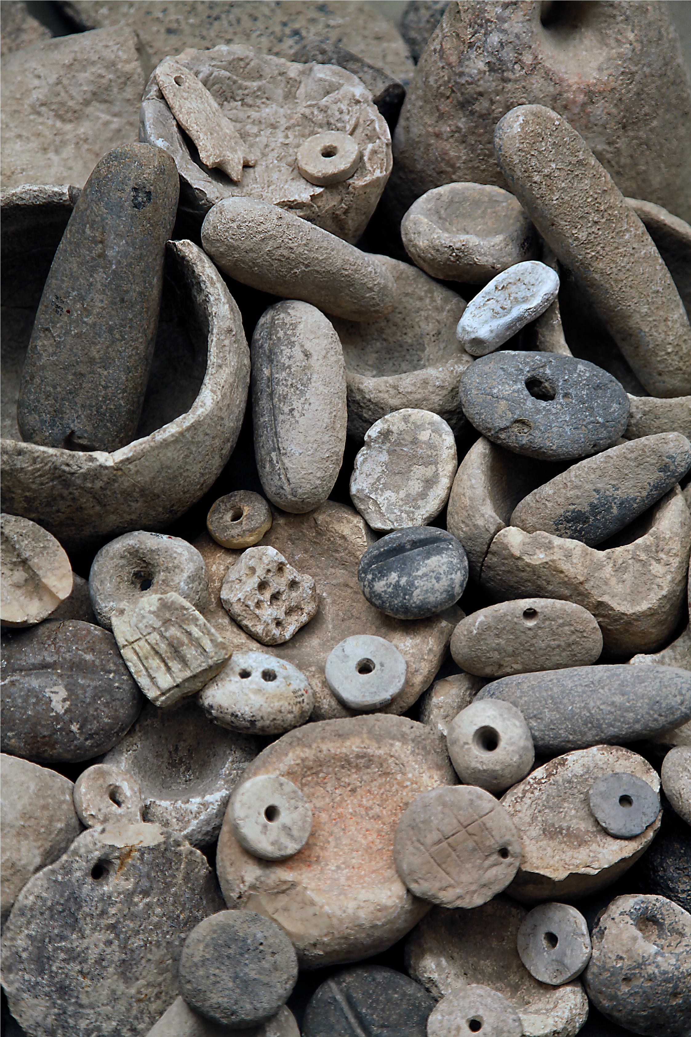 Various stone tools from Sha'ar Hagolan